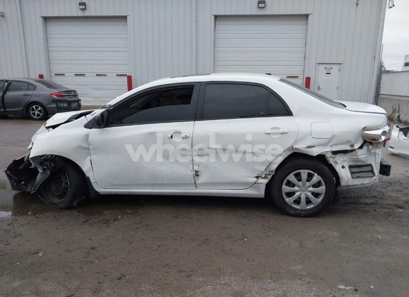 Photo 15 of 2011 Toyota Corolla LE (VIN 2T1BU4EE1BC688415)