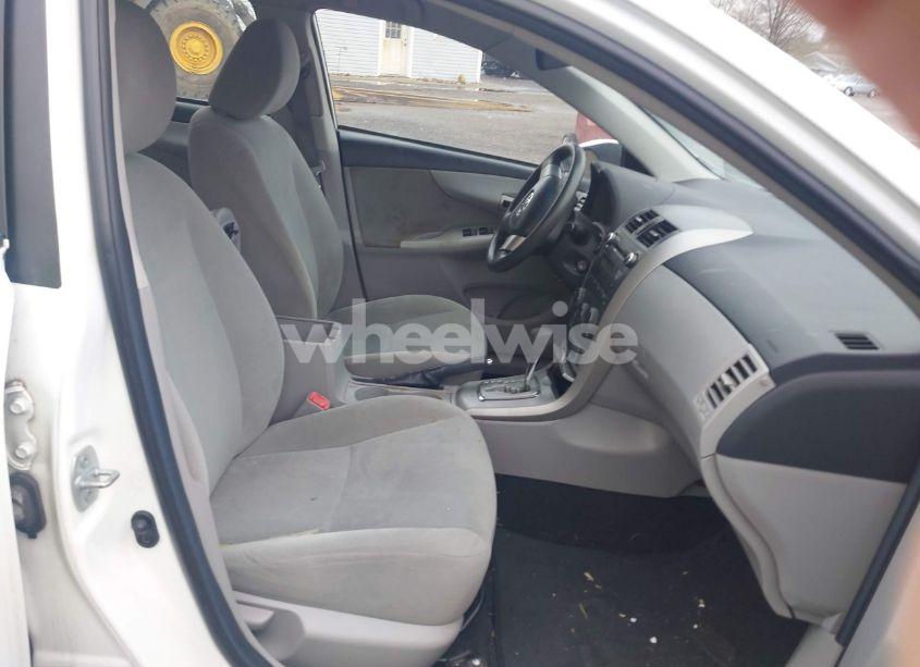 Photo 5 of 2011 Toyota Corolla LE (VIN 2T1BU4EE1BC693128)