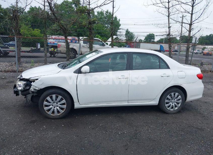 Photo 14 of 2012 Toyota Corolla LE (VIN 2T1BU4EE1CC835530)
