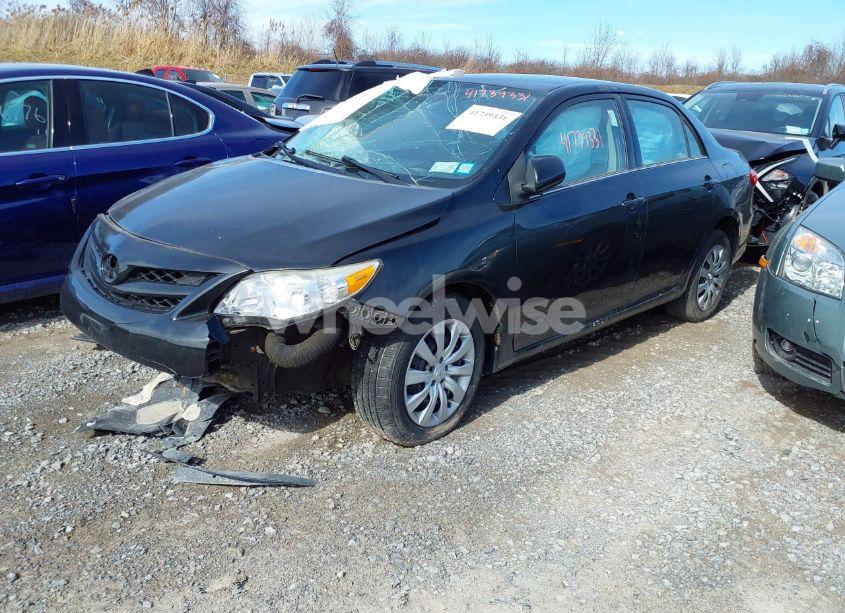 Photo 2 of 2013 Toyota Corolla LE (VIN 2T1BU4EE1DC026692)