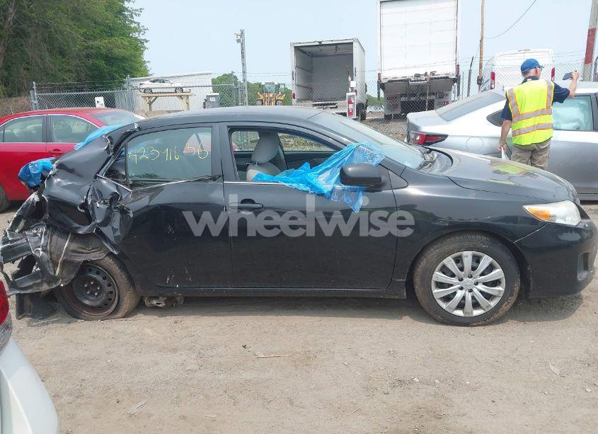 Photo 13 of 2013 Toyota Corolla LE (VIN 2T1BU4EE1DC031181)