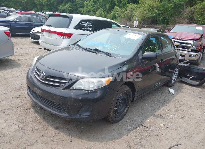 Photo 2 of 2013 Toyota Corolla LE (VIN 2T1BU4EE1DC031181)