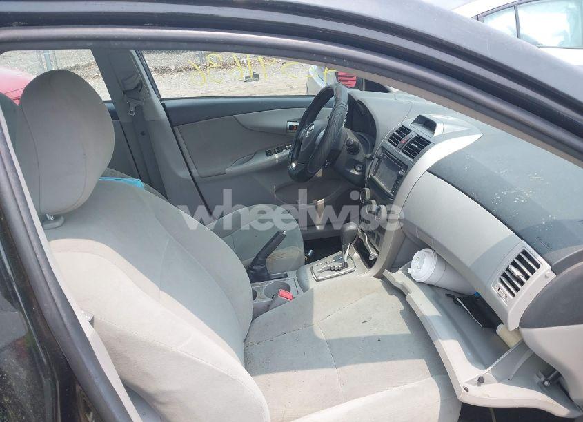 Photo 5 of 2013 Toyota Corolla LE (VIN 2T1BU4EE1DC031181)