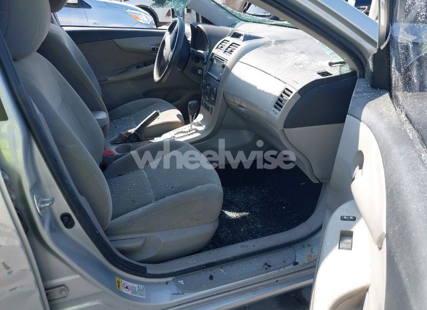 Photo 5 of 2013 Toyota Corolla LE (VIN 2T1BU4EE1DC054153)