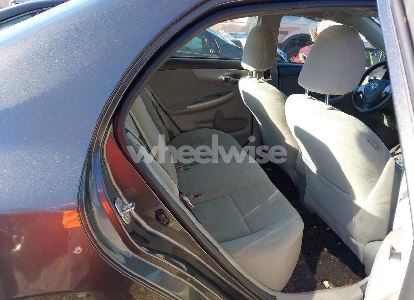 Photo 8 of 2013 Toyota Corolla LE (VIN 2T1BU4EE1DC070367)