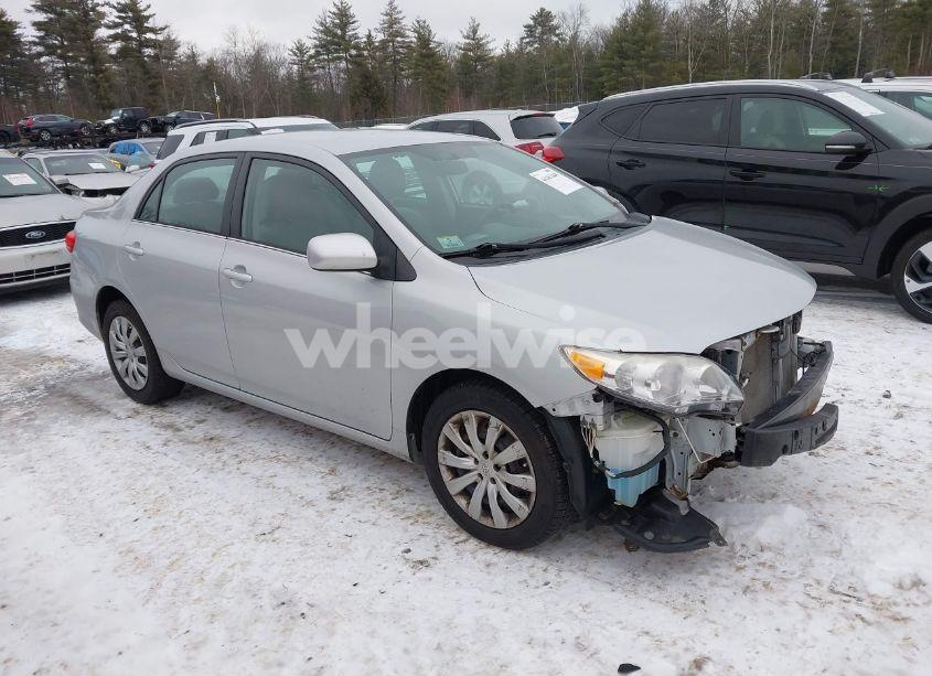 2013 Toyota Corolla LE (VIN 2T1BU4EE1DC072586) main photo