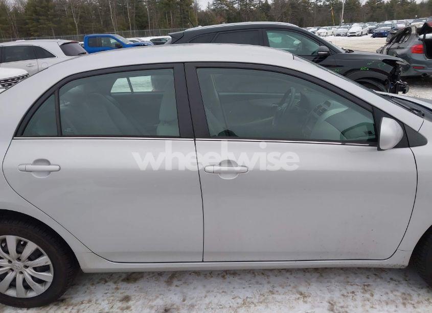 Photo 14 of 2013 Toyota Corolla LE (VIN 2T1BU4EE1DC072586)