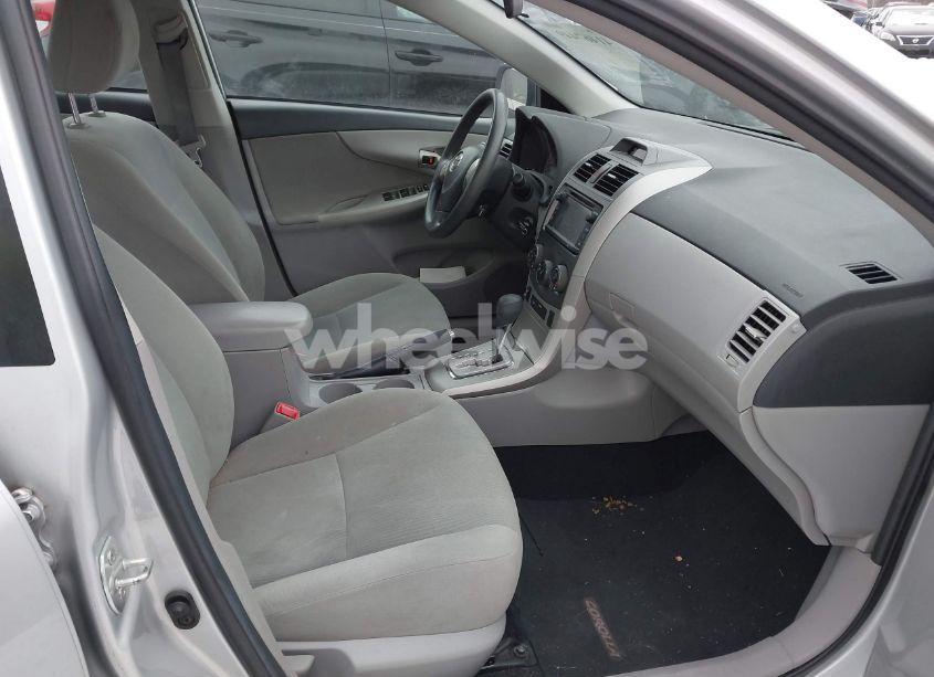 Photo 5 of 2013 Toyota Corolla LE (VIN 2T1BU4EE1DC072586)