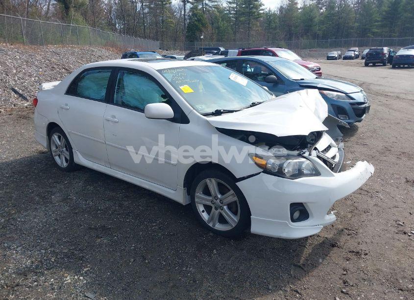 2013 Toyota Corolla S (VIN 2T1BU4EE1DC072961) main photo