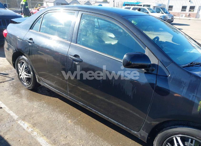 Photo 13 of 2013 Toyota Corolla LE (VIN 2T1BU4EE1DC079568)