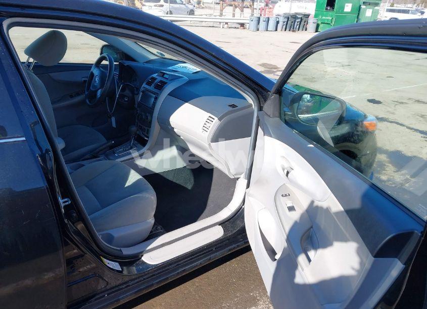 Photo 5 of 2013 Toyota Corolla LE (VIN 2T1BU4EE1DC079568)