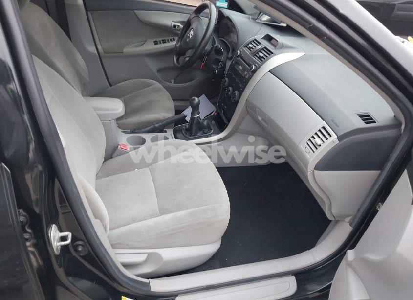 Photo 5 of 2013 Toyota Corolla L (VIN 2T1BU4EE1DC121253)