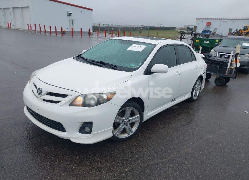 Photo 2 of 2013 Toyota Corolla S (VIN 2T1BU4EE1DC918764)