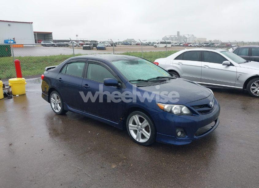 2013 Toyota Corolla S (VIN 2T1BU4EE1DC972677) main photo