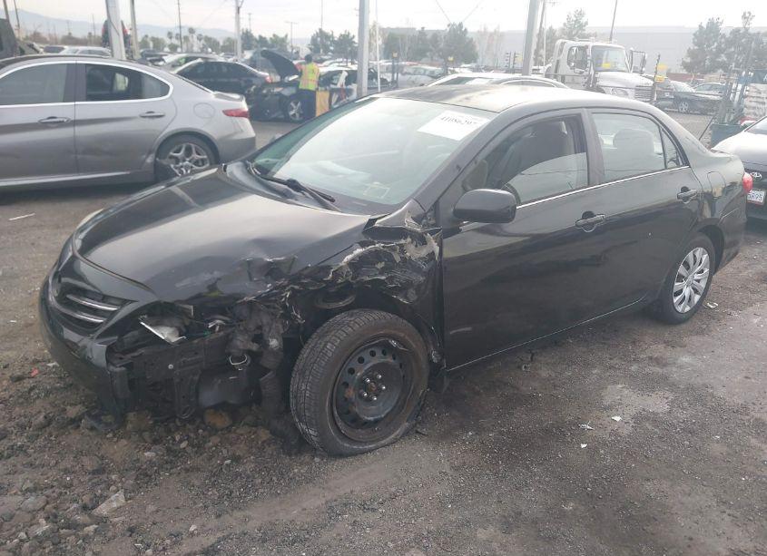 Photo 2 of 2013 Toyota Corolla LE (VIN 2T1BU4EE1DC973392)