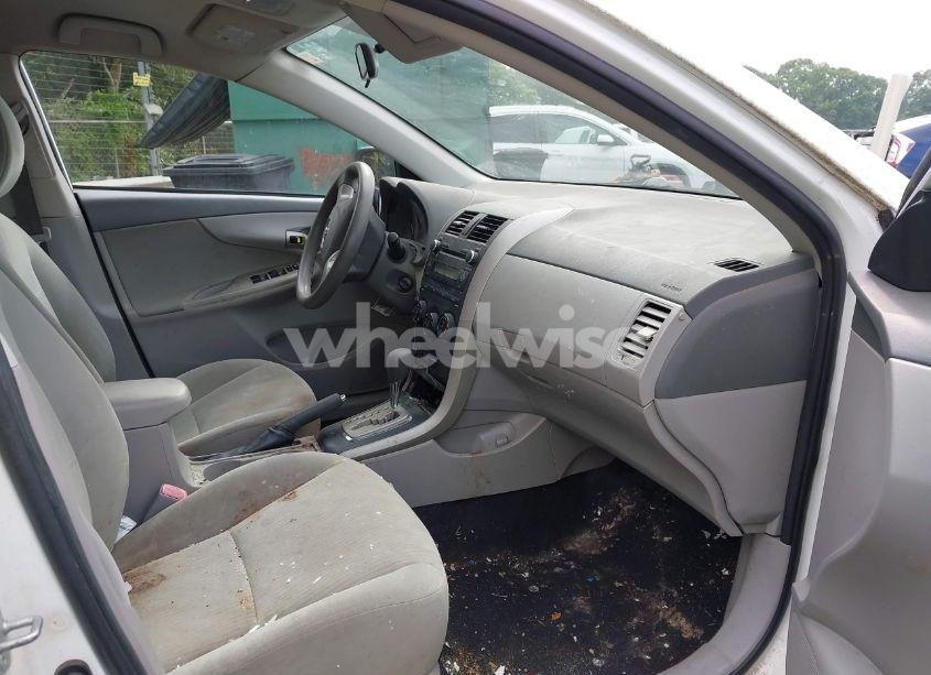 Photo 5 of 2010 Toyota Corolla LE (VIN 2T1BU4EE2AC290676)