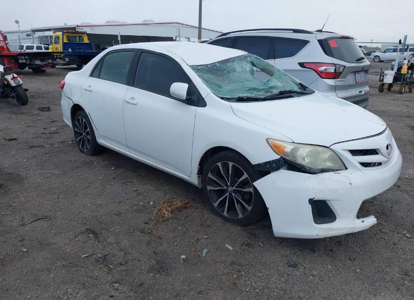2011 Toyota Corolla LE (VIN 2T1BU4EE2BC574889) main photo