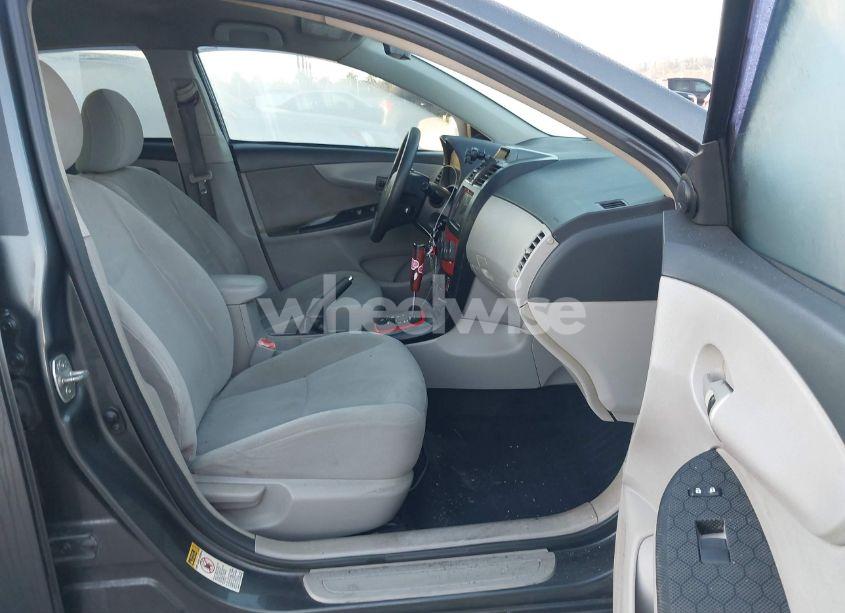 Photo 5 of 2012 Toyota Corolla LE (VIN 2T1BU4EE2CC787617)