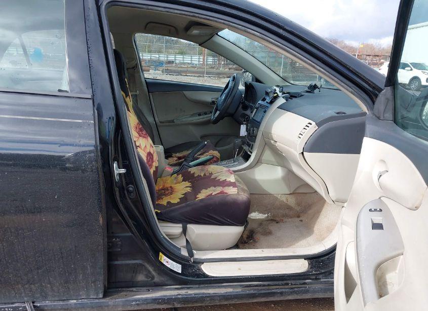 Photo 5 of 2012 Toyota Corolla LE (VIN 2T1BU4EE2CC825251)