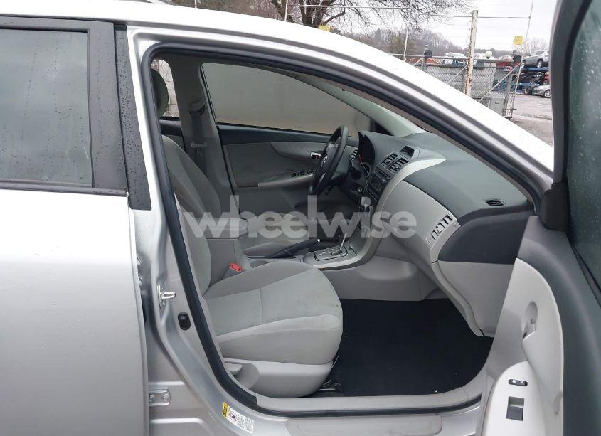 Photo 5 of 2012 Toyota Corolla LE (VIN 2T1BU4EE2CC866513)