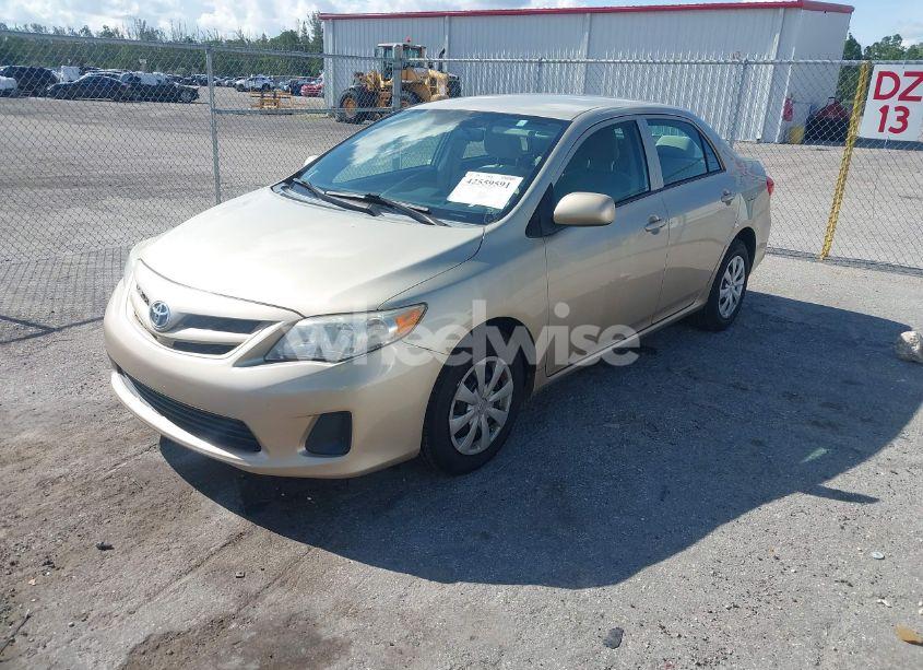 Photo 2 of 2013 Toyota Corolla L (VIN 2T1BU4EE2DC005771)