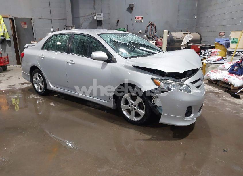2013 Toyota Corolla S (VIN 2T1BU4EE2DC009626) main photo