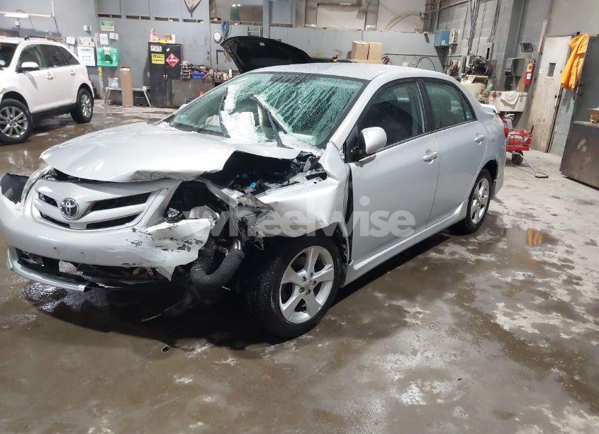 Photo 2 of 2013 Toyota Corolla S (VIN 2T1BU4EE2DC009626)