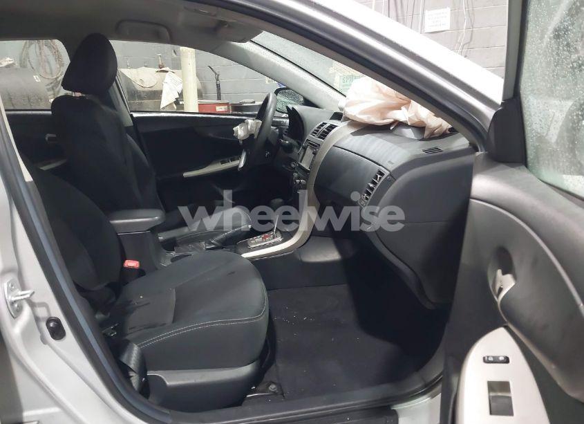 Photo 5 of 2013 Toyota Corolla S (VIN 2T1BU4EE2DC009626)