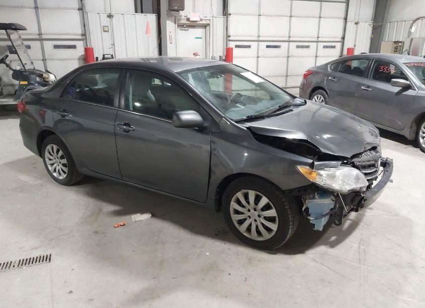 2013 Toyota Corolla LE (VIN 2T1BU4EE2DC043548) main photo