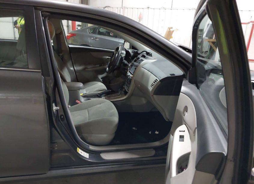 Photo 5 of 2013 Toyota Corolla LE (VIN 2T1BU4EE2DC043548)