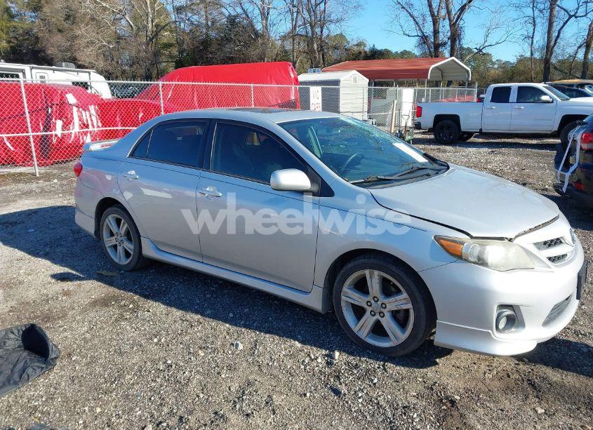 2013 Toyota Corolla S (VIN 2T1BU4EE2DC048460) main photo