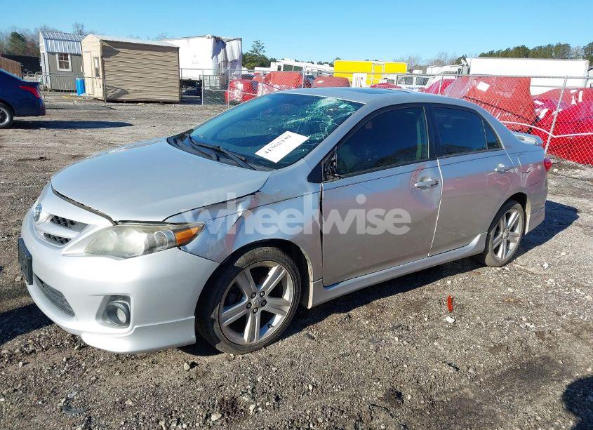 Photo 2 of 2013 Toyota Corolla S (VIN 2T1BU4EE2DC048460)