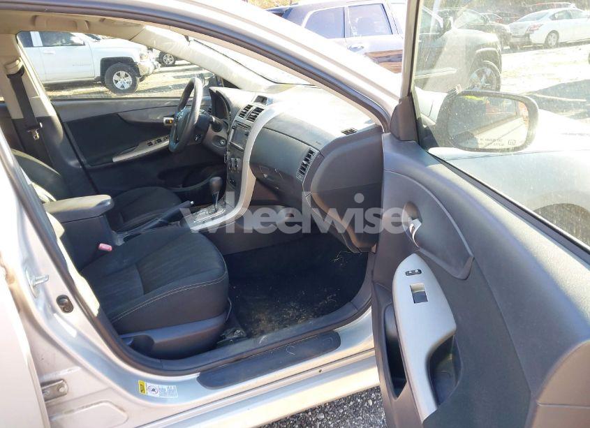 Photo 5 of 2013 Toyota Corolla S (VIN 2T1BU4EE2DC048460)