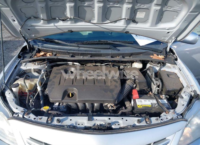 Photo 10 of 2013 Toyota Corolla LE (VIN 2T1BU4EE2DC055182)
