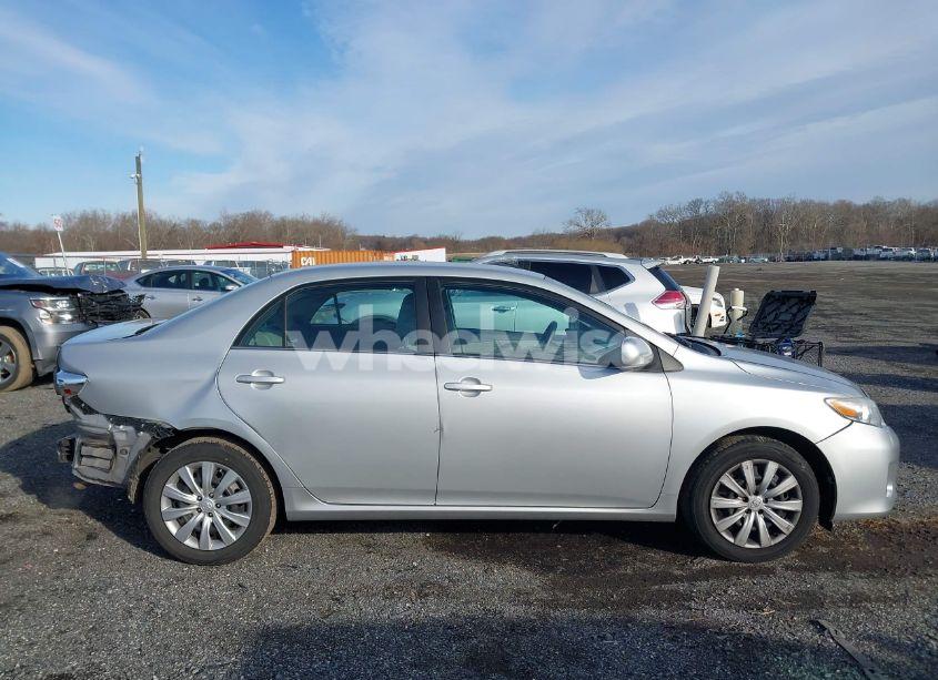 Photo 13 of 2013 Toyota Corolla LE (VIN 2T1BU4EE2DC055182)