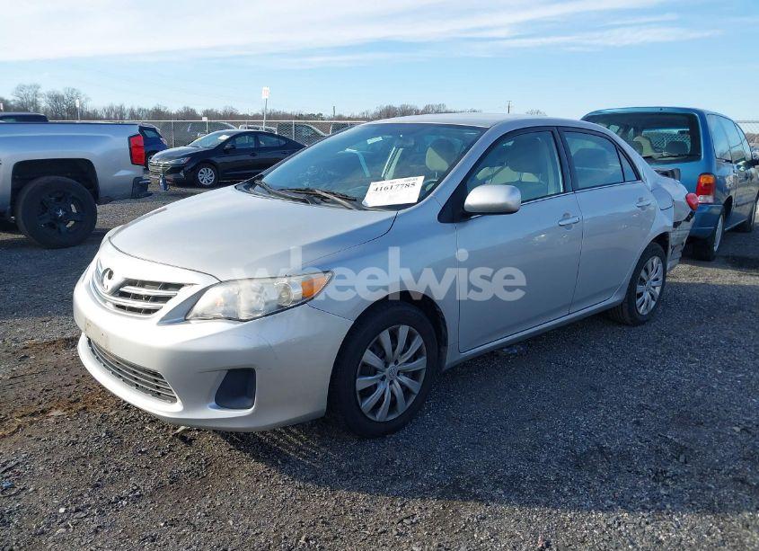 Photo 2 of 2013 Toyota Corolla LE (VIN 2T1BU4EE2DC055182)