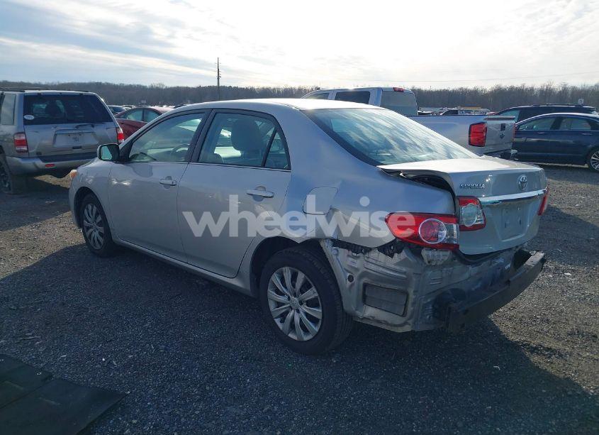 Photo 3 of 2013 Toyota Corolla LE (VIN 2T1BU4EE2DC055182)