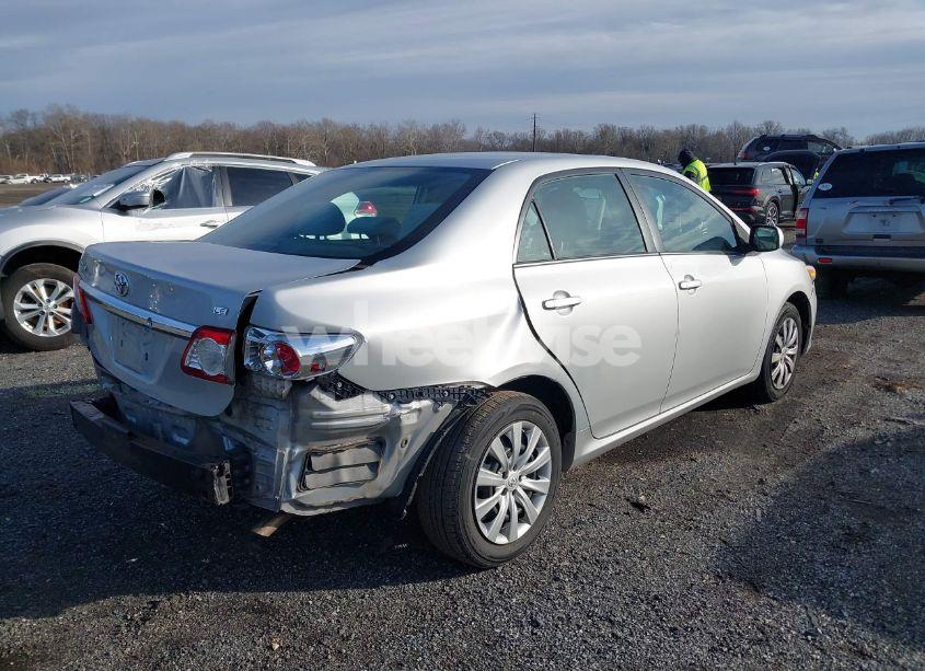 Photo 4 of 2013 Toyota Corolla LE (VIN 2T1BU4EE2DC055182)