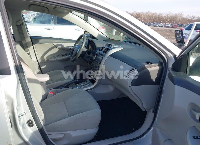 Photo 5 of 2013 Toyota Corolla LE (VIN 2T1BU4EE2DC055182)