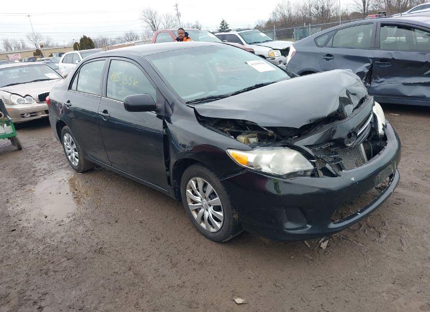 2013 Toyota Corolla LE (VIN 2T1BU4EE2DC063685) main photo