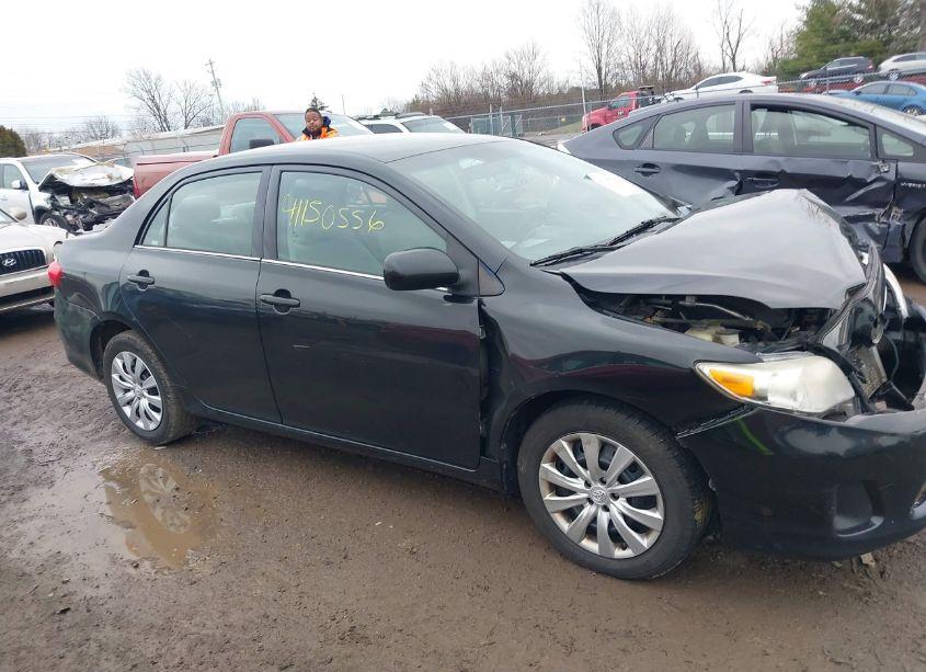 Photo 13 of 2013 Toyota Corolla LE (VIN 2T1BU4EE2DC063685)