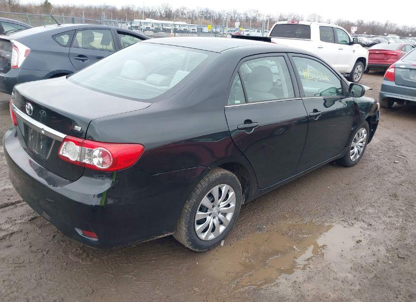 Photo 4 of 2013 Toyota Corolla LE (VIN 2T1BU4EE2DC063685)