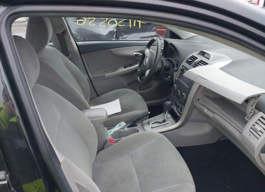 Photo 5 of 2013 Toyota Corolla LE (VIN 2T1BU4EE2DC063685)