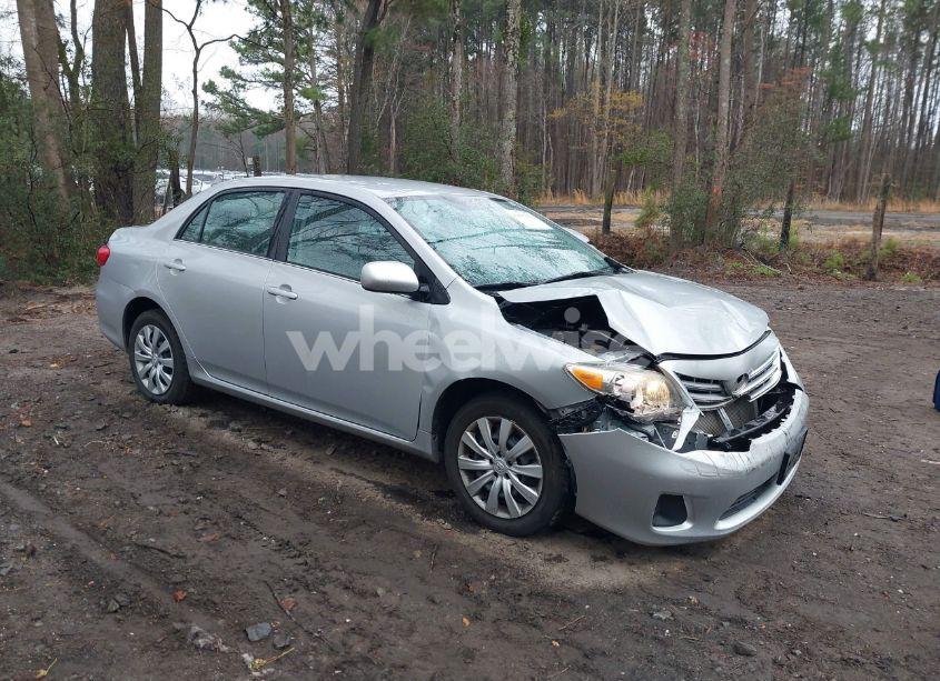 2013 Toyota Corolla LE (VIN 2T1BU4EE2DC074640) main photo