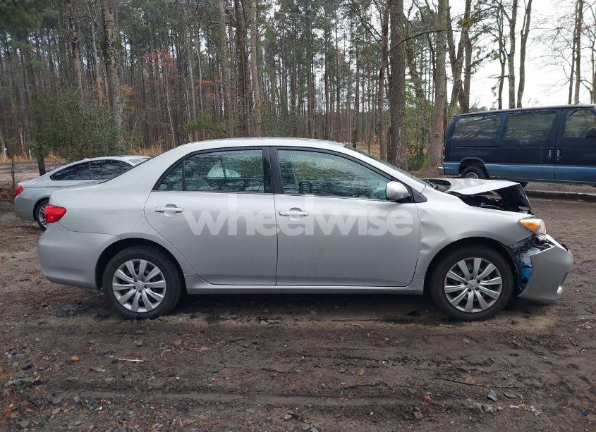 Photo 13 of 2013 Toyota Corolla LE (VIN 2T1BU4EE2DC074640)