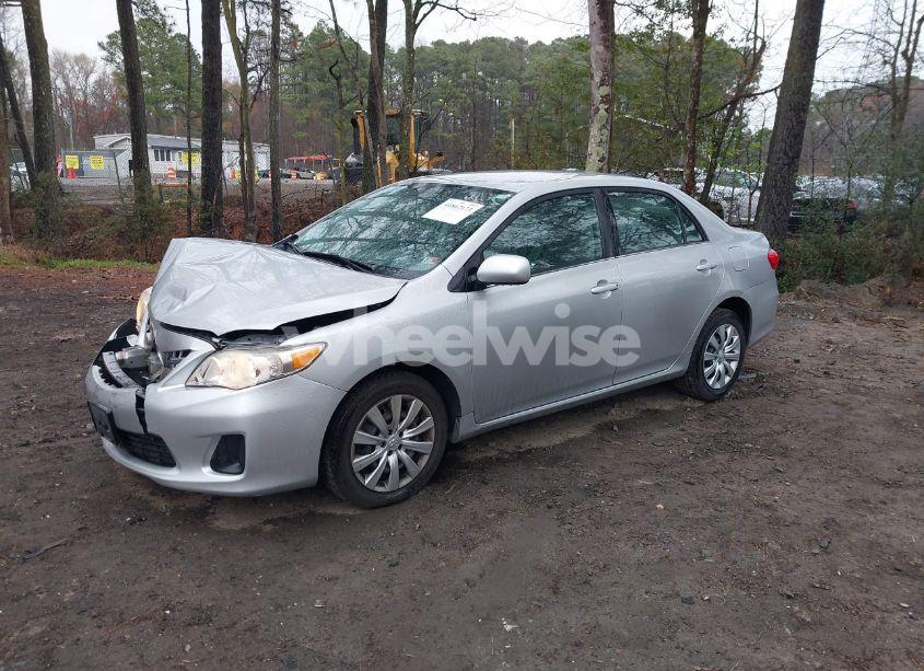 Photo 2 of 2013 Toyota Corolla LE (VIN 2T1BU4EE2DC074640)