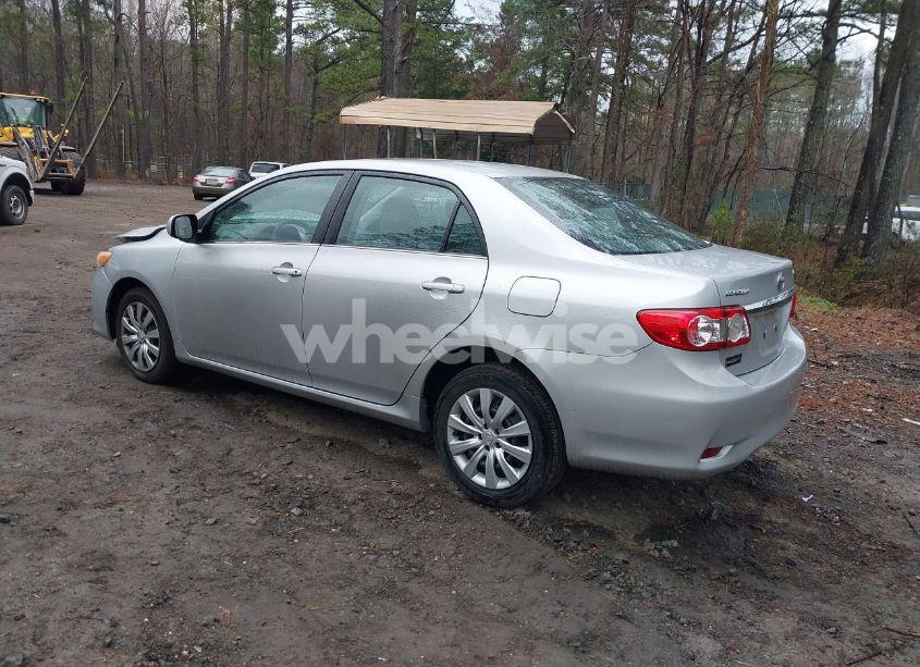 Photo 3 of 2013 Toyota Corolla LE (VIN 2T1BU4EE2DC074640)