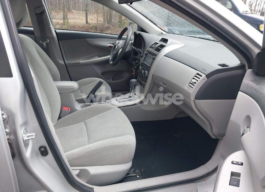 Photo 5 of 2013 Toyota Corolla LE (VIN 2T1BU4EE2DC074640)