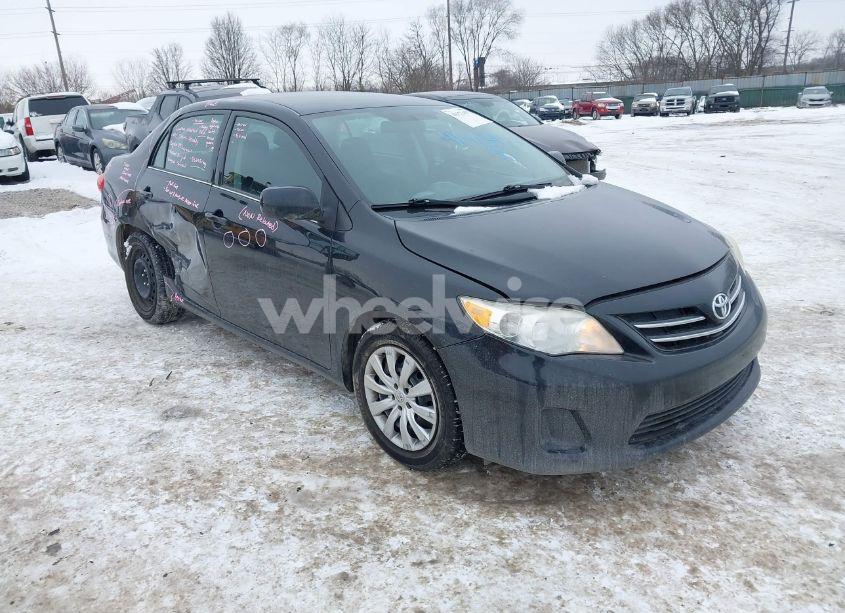 2013 Toyota Corolla LE (VIN 2T1BU4EE2DC077229) main photo
