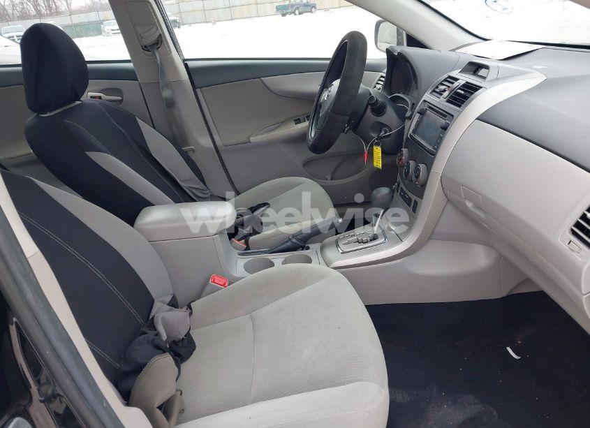 Photo 5 of 2013 Toyota Corolla LE (VIN 2T1BU4EE2DC077229)